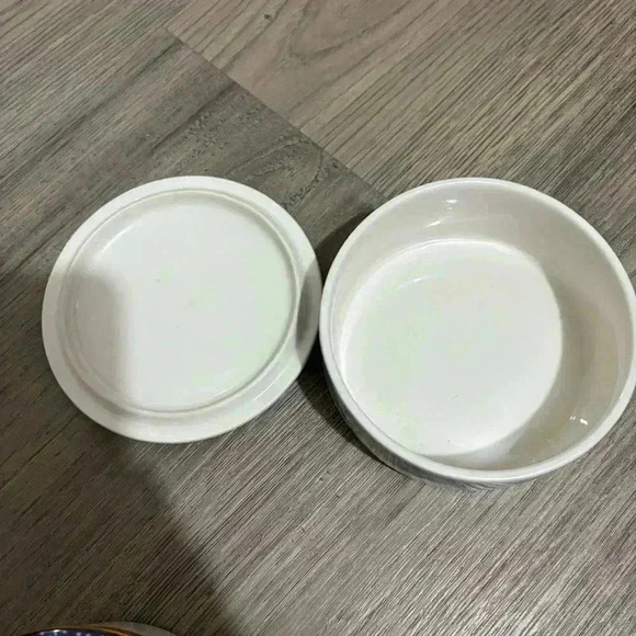 Mikasa Holiday Village Round Porcelain Trinket Box w/Lid Christmas Made In Japan - Picture 4 of 8